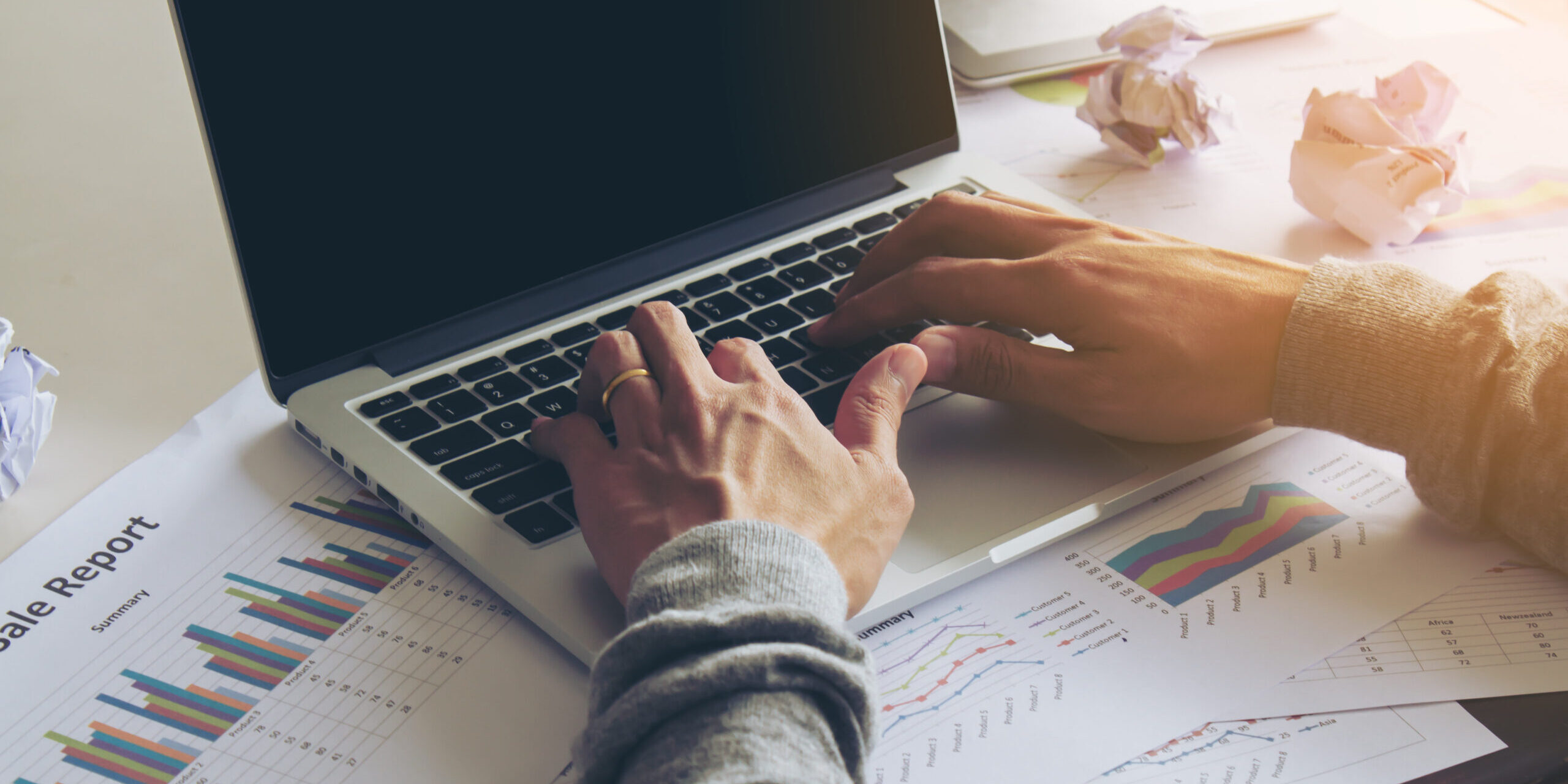 Tarifas de posicionamiento SEO en Valencia-ordenador